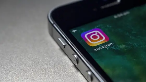 How to view Someone's Instagram stories without them knowing