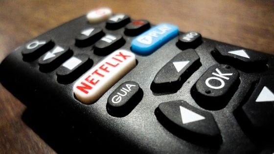 How to watch Netflix from Android phone to TV with USB cable