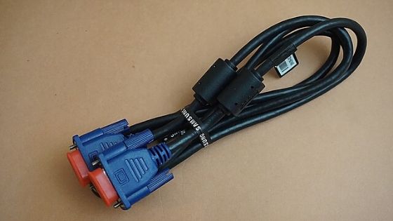 How to connect two VGA monitors to a PC using Y cable